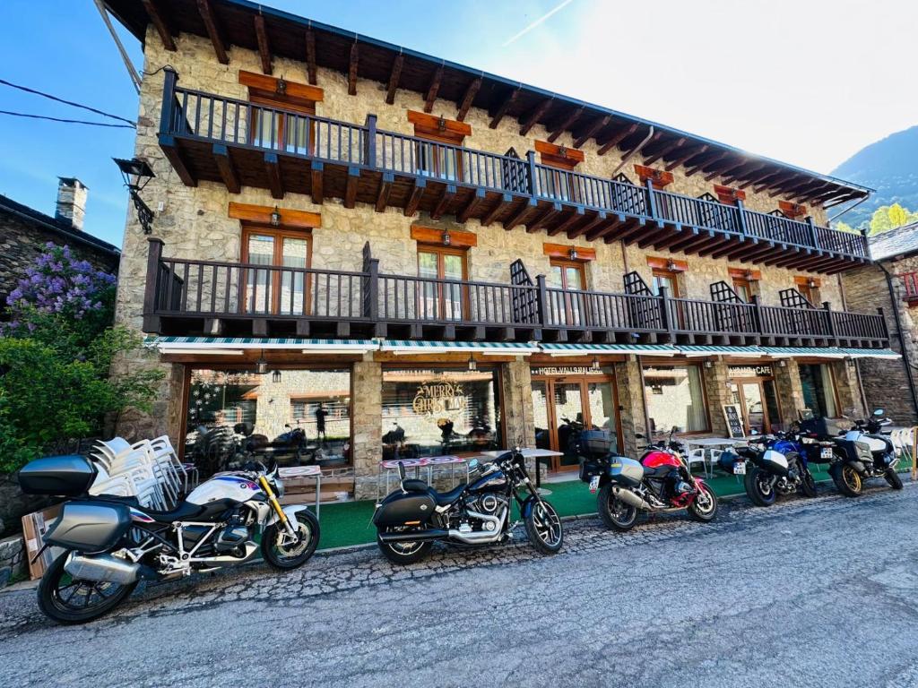 Blog del Hotel Restaurante Vall de Valira. Carrer Sant Julia, 6 - 25778, OS DE CIVÍS. Lleida, acceso por el Principado de Andorra, desde Sant Julia Teléfono y WhatsApp +34692352110 - T.+376358660. En el restaurante podrás degustar una exquisita gastronomía de alta montaña basada en recetas tradicionales con productos de proximidad. Partimos de poca variedad, pero cambiamos cada día la carta del menú para que puedas repetir en nuestro restaurante y probar platos nuevos y únicos. ¡Mejor poco, pero bien hecho! Horario Restaurante: Todos los días 13:00 a 15:30 h y 20:00 a 22:00 h. Horario del Bar: Todos los días 10:00 h a 22:00 h. ¡Nuestros servicios son únicos! La mejor cama, la mejor TV y la mejor wifi que te podemos ofrecer. Camas KING SIZE: ¡Camas de 200 cm x 200 cm para dormir como un KING! Almohada doble de diferente tamaño para los más exigentes. Sabanas de algodón, s180 hilos de la mejor calidad. Baño: Secador de pelo, espejo de aumento, Servicio de toallas. Jabón + Amenities en el baño Wifi: Alta velocidad para ver películas o TeleTrabajar (ideal para Freelancers). Os de Civís dispone de señal móvil de España. Minibar. Televisión: Televisiones Samsung FHD de 49″ y siente los colores Google Cast. Duplicado de pantalla. HDMI – Tiempo No hay caso alguno como el de Os de Civís, una pedanía ilerdense (dícese de Lleida) a la que no se puede entrar desde España, estando este dentro de sus fronteras. Hotel ideal para clubs deportivos, ciclistas, motoristas, amantes del running, usuarios de los caminos de montaña etc. Incluso hemos habilitado una zona exterior para unos grupos que nos visitaron con caballos. Te explicamos la historia de Aós de Civís Se trata de un enclave único por su condición geográfica: el único acceso que tiene se realiza desde Sant Julià de Lòria, ciudad o Parroquia situada en el Principado de Andorra. Muy próximo al pueblo se encuentra el Pic del Salòria, una montaña de casi 2800 metros que domina todo el valle. También corona el parque Natural del Alto Pirineo, el mayor espacio natural de toda Cataluña. Aós de Civís: La leyenda Según cuenta la leyenda, los prados del Valle de Aós estaban en disputa entre los pastores andorranos y los catalanes. Para resolver su titularidad, se organizó una pelea entre los mejores luchadores de ambos países, que se celebró en el Coll de la Botella. La disputa dejó al luchador catalán como vencedor. Todos los pastos para los animales en disputa pasaron a pertenecer, desde entonces, a la parroquia de Aós, y más tarde a España. Desde entonces… NADIE ha puesto en duda la legitimidad del acuerdo. Hotel Les Valls de Valira. Construido en 1970 y reformado en 2007 y 2024, ha conservado su encanto y su historia mejorando sus servicios y acabados para ofrecer lo mejor a sus clientes. 🔸 #VallDeValira 🔸 #OsDeCivís 🔸 #GastronomíaDeAltaMontaña 🔸 #CocinaTradicional 🔸 #ProductosDeProximidad 🔸 #SaboresAuténticos 🔸 #MenúDelDía 🔸 #ExperienciaGastronómica 🔸 #DescubreOsDeCivís 🔸 #EscapadaRural 🔸 #MontañasDeLleida 🔸 #HotelConEncanto 🔸 #KingSizeBeds 🔸 #RelaxTotal 🔸 #HospitalidadPremium 🔸 #AltaVelocidadWiFi 🔸 #VistasEspectaculares 🔸 #PirineosCatalanes 🔸 #HistoriaYEncanto 🔸 #TurismoRural 🔸 #LeyendaDeOsDeCivís 🔸 #AventuraEnLosPirineos 🔸 #NaturalezaYBienestar 🔸 #MontañasImpresionantes 🔸 #SaboresQueEnamoran BOOKING: Hotel Valls Valira es un alojamiento de 2 estrellas que se encuentra en Os de Civís, a 18 km de parque de atracciones Naturland, y que dispone de salón de uso común, restaurante y bar. El alojamiento está a 22 km de Santuari de Meritxell, a 12 km de Estadio comunal de Aixovall y a 22 km de Campo de golf Vall d’Ordino. El hotel libre de humo ofrece wifi gratis en todo el alojamiento. En el hotel, todas las habitaciones disponen de armario, TV de pantalla plana, baño privado, ropa de cama, toallas y un balcón con vistas a la montaña. Todas las unidades disponen de caja fuerte. El desayuno está disponible todas las mañanas e incluye opciones de buffet, a la carta o sin gluten. La clientela puede practicar actividades en Os de Civís y alrededores, como el ciclismo. El aeropuerto (Aeropuerto de Andorra-La Seu d’Urgell) está a 27 km. A las parejas les encanta la ubicación —le han puesto un 9,0 para viajes de dos personas. Las distancias en la descripción del alojamiento se calculan con OpenStreetMap© Hotel Restaurante Vall de Valira. Carrer Sant Julia, 6 - 25778, OS DE CIVÍS. Lleida. Teléfono y WhatsApp +34692352110 - T.+376358660. En el restaurante podrás degustar una exquisita gastronomía de alta montaña basada en recetas tradicionales con productos de proximidad. Partimos de poca variedad, pero cambiamos cada día la carta del menú para que puedas repetir en nuestro restaurante y probar platos nuevos y únicos. ¡Mejor poco, pero bien hecho! Horario Restaurante: Todos los días 13:00 a 15:30 h y 20:00 a 22:00 h. Horario del Bar: Todos los días 10:00 h a 22:00 h. ¡Nuestros servicios son únicos! La mejor cama, la mejor TV y la mejor wifi que te podemos ofrecer. Camas KING SIZE: ¡Camas de 200 cm x 200 cm para dormir como un KING! Almohada doble de diferente tamaño para los más exigentes. Sabanas de algodón, s180 hilos de la mejor calidad. Baño: Secador de pelo, espejo de aumento, Servicio de toallas. Jabón + Amenities en el baño Wifi: Alta velocidad para ver películas o TeleTrabajar (ideal para Freelancers). Os de Civís dispone de señal móvil de España. Minibar. Televisión: Televisiones Samsung FHD de 49″ y siente los colores Google Cast. Duplicado de pantalla. HDMI – Tiempo No hay caso alguno como el de Os de Civís, una pedanía ilerdense (dícese de Lleida) a la que no se puede entrar desde España, estando este dentro de sus fronteras. Hotel ideal para clubs deportivos, ciclistas, motoristas, amantes del running, usuarios de los caminos de montaña etc. Incluso hemos habilitado una zona exterior para unos grupos que nos visitaron con caballos. Te explicamos la historia de Aós de Civís Se trata de un enclave único por su condición geográfica: el único acceso que tiene se realiza desde Sant Julià de Lòria, ciudad o Parroquia situada en el Principado de Andorra. Muy próximo al pueblo se encuentra el Pic del Salòria, una montaña de casi 2800 metros que domina todo el valle. También corona el parque Natural del Alto Pirineo, el mayor espacio natural de toda Cataluña. Aós de Civís: La leyenda Según cuenta la leyenda, los prados del Valle de Aós estaban en disputa entre los pastores andorranos y los catalanes. Para resolver su titularidad, se organizó una pelea entre los mejores luchadores de ambos países, que se celebró en el Coll de la Botella. La disputa dejó al luchador catalán como vencedor. Todos los pastos para los animales en disputa pasaron a pertenecer, desde entonces, a la parroquia de Aós, y más tarde a España. Desde entonces… NADIE ha puesto en duda la legitimidad del acuerdo. Hotel Les Valls de Valira. Construido en 1970 y reformado en 2007 y 2024, ha conservado su encanto y su historia mejorando sus servicios y acabados para ofrecer lo mejor a sus clientes. 🔸 #VallDeValira 🔸 #OsDeCivís 🔸 #GastronomíaDeAltaMontaña 🔸 #CocinaTradicional 🔸 #ProductosDeProximidad 🔸 #SaboresAuténticos 🔸 #MenúDelDía 🔸 #ExperienciaGastronómica 🔸 #DescubreOsDeCivís 🔸 #EscapadaRural 🔸 #MontañasDeLleida 🔸 #HotelConEncanto 🔸 #KingSizeBeds 🔸 #RelaxTotal 🔸 #HospitalidadPremium 🔸 #AltaVelocidadWiFi 🔸 #VistasEspectaculares 🔸 #PirineosCatalanes 🔸 #HistoriaYEncanto 🔸 #TurismoRural 🔸 #LeyendaDeOsDeCivís 🔸 #AventuraEnLosPirineos 🔸 #NaturalezaYBienestar 🔸 #MontañasImpresionantes 🔸 #SaboresQueEnamoran BOOKING: Hotel Valls Valira es un alojamiento de 2 estrellas que se encuentra en Os de Civís, a 18 km de parque de atracciones Naturland, y que dispone de salón de uso común, restaurante y bar. El alojamiento está a 22 km de Santuari de Meritxell, a 12 km de Estadio comunal de Aixovall y a 22 km de Campo de golf Vall d’Ordino. El hotel libre de humo ofrece wifi gratis en todo el alojamiento. En el hotel, todas las habitaciones disponen de armario, TV de pantalla plana, baño privado, ropa de cama, toallas y un balcón con vistas a la montaña. Todas las unidades disponen de caja fuerte. El desayuno está disponible todas las mañanas e incluye opciones de buffet, a la carta o sin gluten. La clientela puede practicar actividades en Os de Civís y alrededores, como el ciclismo. El aeropuerto (Aeropuerto de Andorra-La Seu d’Urgell) está a 27 km. A las parejas les encanta la ubicación —le han puesto un 9,0 para viajes de dos personas. Las distancias en la descripción del alojamiento se calculan con OpenStreetMap©